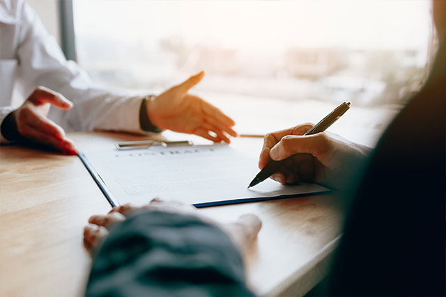 hr professionals training customer for hiring new employees in Atlanta office